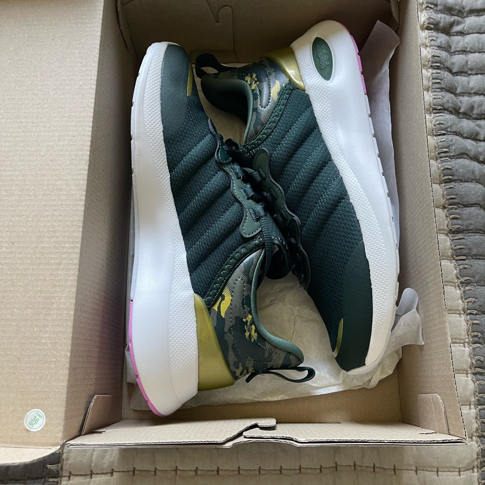 NWT ADIDAS PUREMOTION SUPER SIZE 8.5